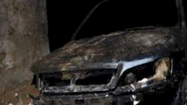 تفحم سيارة على طريق مصر السويس