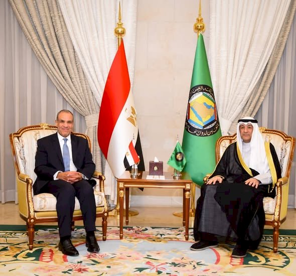 وزير الخارجية يعقد لقاءً مع أمين عام مجلس التعاون الخليجي بالرياض لبحث خفض التصعيد وتعزيز آليات العمل العربي المشترك