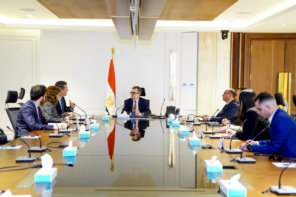 وزير التخطيط يبحث مع البنك الأوروبي لإعادة الإعمار والتنمية دعم استقرار الاقتصاد المصري في ظل التحديات العالمية