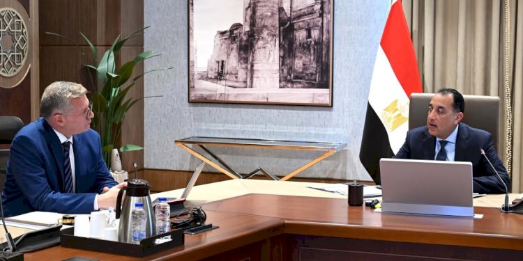 رئيس الوزراء يستعرض مع وزير البترول مستجدات عدد من ملفات عمل الوزارة