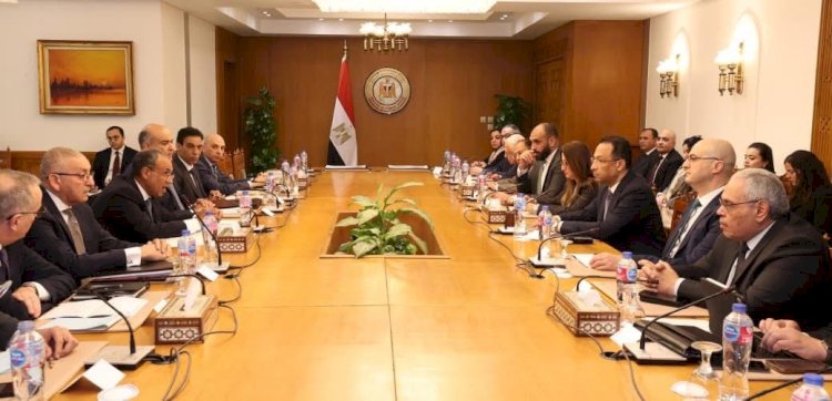 تعزيز التحول الرقمي والخدمات القنصلية بين وزارتي الخارجية والاتصالات وتدشين طابع مئوية وزارة الخارجية المصرية