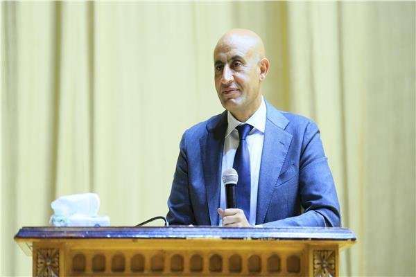 وزير التعليم يوجه باستكمال اليوم الدراسي للطلاب المتواجدين بالمدارس في القاهرة والجيزة والقليوبية