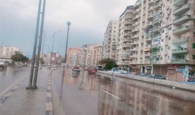 أمطار على مناطق متفرقة بالقاهرة الآن وغطاء سحابى يحجب أشعة الشمس