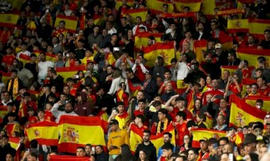 اتحاد الكرة يدين هتافات جماهير إسبانيا أمام منتخب مصر - بيان رسمي