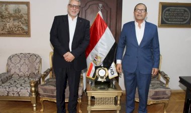 رئيس اتحاد الدراجات يجتمع بالخبير الإيطالي عقب وصوله إلى القاهرة لقيادة المنتخب