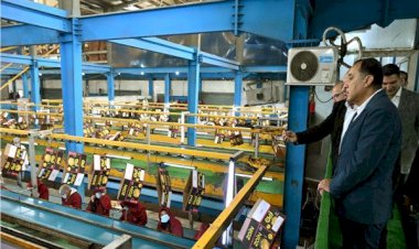 رئيس الوزراء يتفقد محطة الصواف لتعبئة الموالح والحاصلات الزراعية