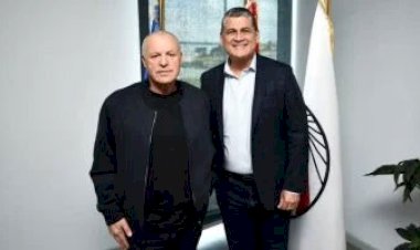 اتجاه فى اتحاد الكرة لتجديد الثقة فى أوسكار رويز موسماً إضافياً