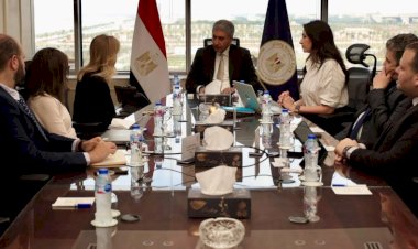 وزير السياحة والآثار يبحث مع مدير شركة “فيزا” مصر وليبيا والسودان آفاق الشراكة الاستراتيجية