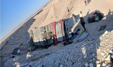 إصابة 44 شخصًا في انقلاب أتوبيس بطريق قنا – سوهاج ونقلهم للمستشفى