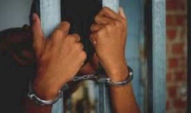 حبس حارس عقار نُزل شباب الأزهر في سوهاج لسرقته وإشعاله النيران بالمبنى