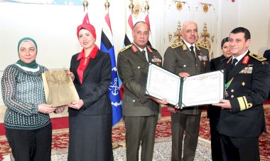 وزير الدفاع والإنتاج الحربى يكرم عدداً من القادة الذين أوفوا العطاء بالقوات المسلحة