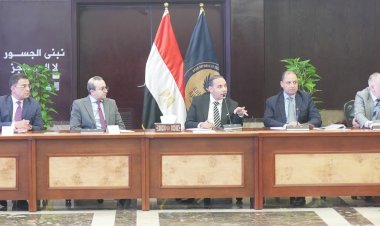 رئيس الهيئة العامة للرقابة المالية يناقش تطوير آليات تمويل المشروعات الصغيرة والمتوسطة وتعزيز الكفاءة