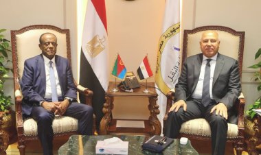 وزير النقل يستقبل المستشار الاقتصادي للرئيس الإريتر، ووزير التجارة والصناعة بإريتريا