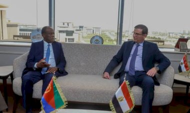 وزير الزراعة يبحث تعزيز التعاون المشترك مع المستشار الاقتصادي للرئيس الإريتري ووزير التجارة