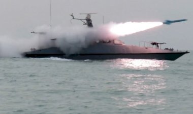 إعلام إيراني: استهداف سفن أمريكية بمسيرات بعد حادثة سفينة قادمة من الصين