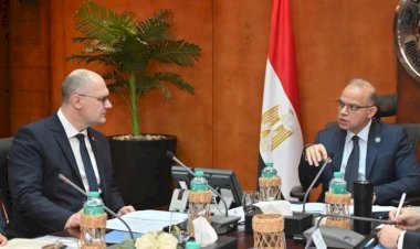 وزير الاستثمار يبحث مع سفير بيلاروسيا تعميق التصنيع المحلي وتطوير الشراكات الصناعية والتبادل التجاري