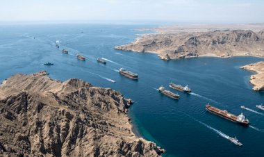 رفع الحصار وفتح مضيق هرمز.. مقترح جديد من إيران لأمريكا