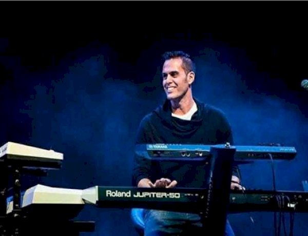 هشام خرما يعزف مؤلفاته العصرية بالأوبرا الليلة