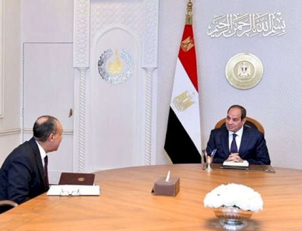 الرئيس السيسي يجتمع مع وزير الخارجية