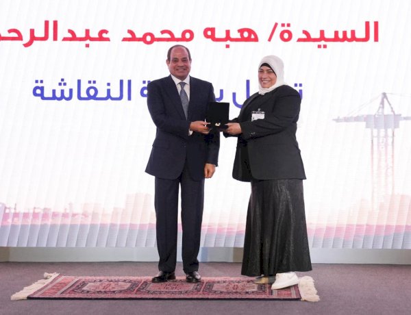 الرئيس السيسى يكرم نخبة من عمال مصر خلال احتفالية عيد العمال