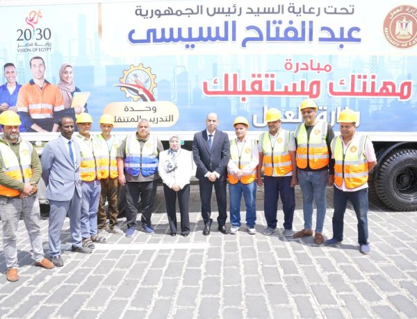 وزير العمل يُطلق 4 وحدات تدريب مهني متنقلة جديدة صُنِعت بسواعد عمالٍ من أبناء "الوزارة"