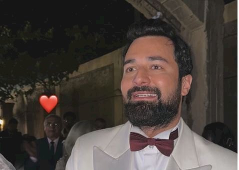 بإطلالة أنيقة.. أول صورة للفنان أحمد حاتم من حفل زفافه