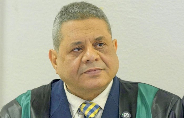 الصحفي خالد حسن  يحذر في رسالة دكتوراة: خطورة علاقات المراهقين عبر منصات التواصل