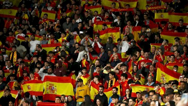 اتحاد الكرة يدين هتافات جماهير إسبانيا أمام منتخب مصر - بيان رسمي