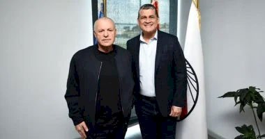 اتجاه فى اتحاد الكرة لتجديد الثقة فى أوسكار رويز موسماً إضافياً