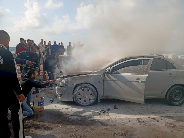 تفحم سيارة في حريق بكورنيش الإسكندرية دون إصابات