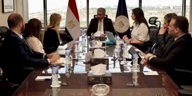وزير السياحة والآثار يبحث مع مدير شركة “فيزا” مصر وليبيا والسودان آفاق الشراكة الاستراتيجية