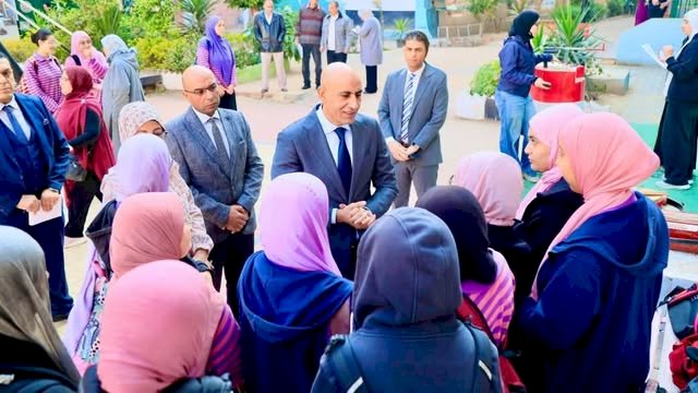 وزير التربية والتعليم يجري جولة تفقدية مفاجئة بعدد من مدارس محافظة الشرقية