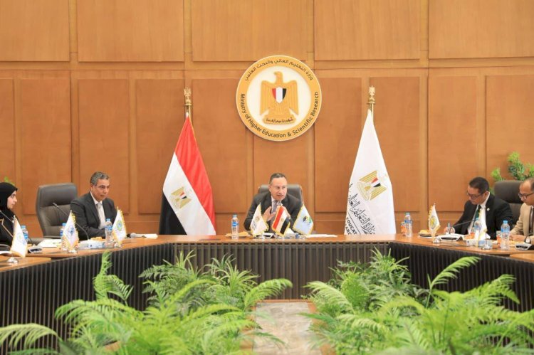 وزير التعليم العالي : دعم دور الطلاب في قيادة التوعية داخل المجتمع الجامعي