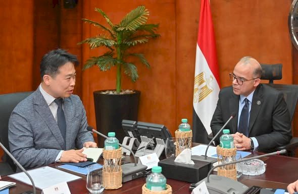 وزير الاستثمار يبحث مع قيادات "سامسونج" و"إل جي" خطط التوسع الاستثماري وزيادة نسبة المكون المحلي