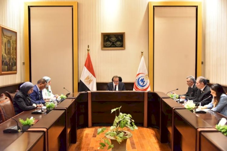 وزير الصحة يبحث تجهيز المنشآت الطبية بالتعاون مع المجموعة العلمية لتطوير البنية التعليمية والصحية