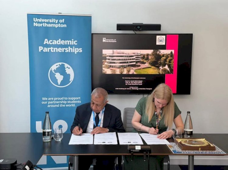 رئيس الأكاديمية العربية يبحث آفاق التعاون الدولي مع جامعة نورثهامبتون البريطانية 