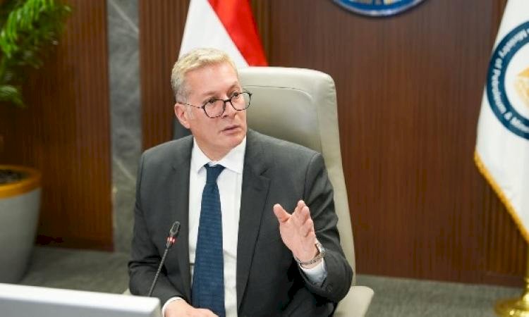 وزير البترول يعقد عبر الفيديو كونفرانس الجمعية العامة لشركة أسيوط الوطنية لتصنيع البترول (أنوبك)