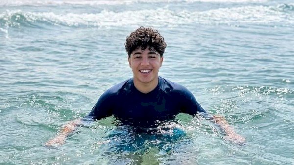 أهالي المنوفية يستغيثون لانتشال جثمان طالب صيدلي غرق في بحر الريسة بالعريش