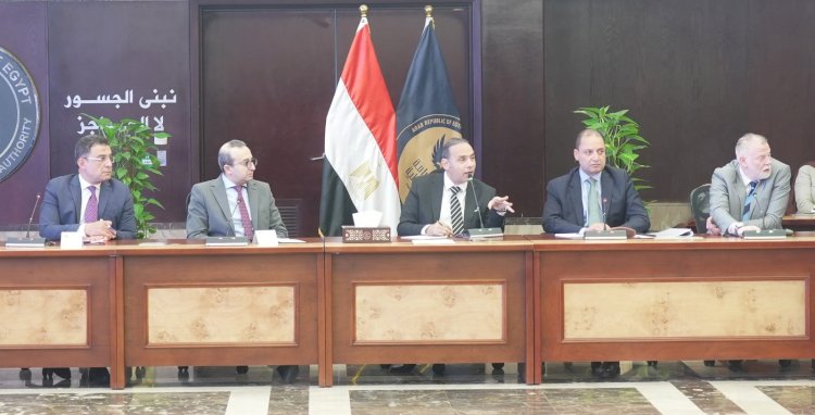 رئيس الهيئة العامة للرقابة المالية يناقش تطوير آليات تمويل المشروعات الصغيرة والمتوسطة وتعزيز الكفاءة