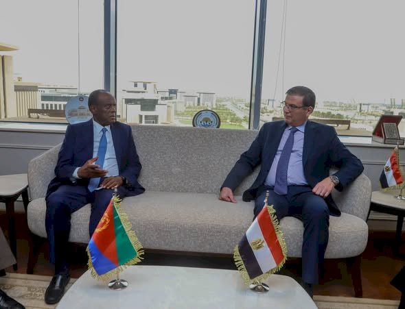 وزير الزراعة يبحث تعزيز التعاون المشترك مع المستشار الاقتصادي للرئيس الإريتري ووزير التجارة