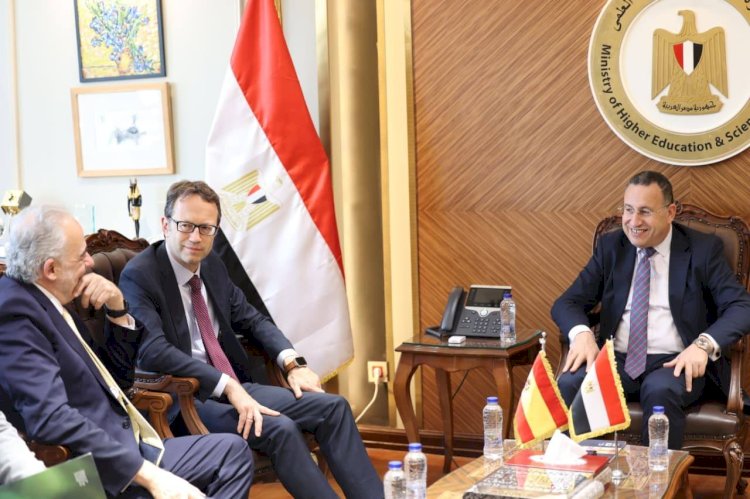 وزير التعليم العالي يبحث سبل تعزيز التعاون مع سفير مملكة إسبانيا ووفد جامعة برشلونة المستقلة الإسبانية UAB