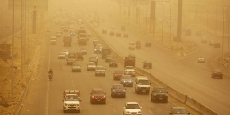 استمرار الأتربة وانخفاض الرؤية.. الأرصاد توصى بارتداء الكمامات فى هذه المحافظات