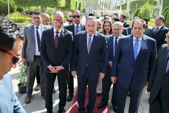 وزير التعليم العالي ومحافظ الجيزة ورئيس جامعة القاهرة يفتتحون ملتقى التوظيف والتدريب بالجامعة لعام 2026