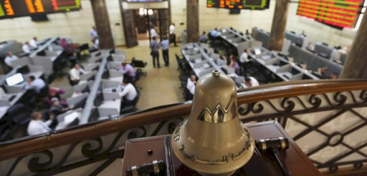 تراجع جماعي لمؤشرات البورصة في بداية التداولات مع استقرار إيجابي محدود للأسهم الصغيرة