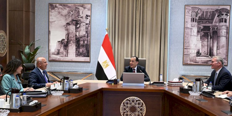 رئيس الوزراء يتابع موقف ترشيد استهلاك المواد البترولية في عدد من المشروعات الحكومية