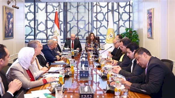 وزيرة التنمية تتابع مع محافظ الفيوم الموقف التنفيذي لخطة إعادة التوازن البيئي ببحيرة قارون