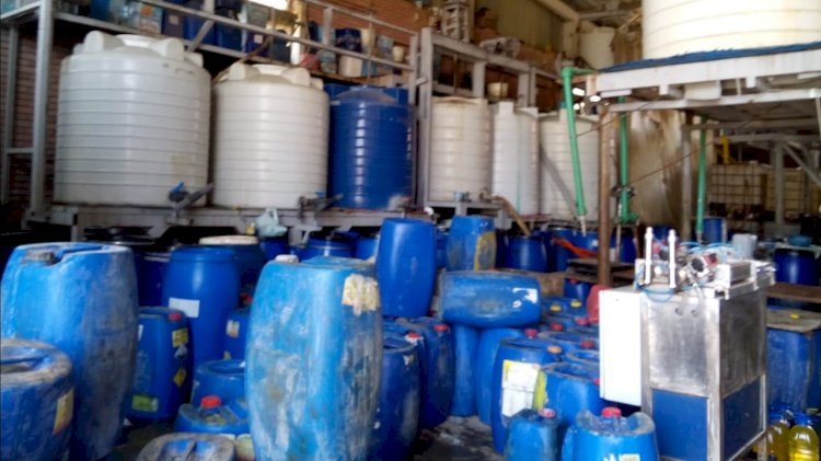 ضبط مصنع منظفات يعمل بدون ترخيص بمنطقة السقالة بالغردقة