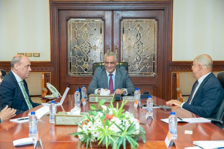 وزير الدولة للإنتاج الحربي يلتقي رئيس اتحاد الصناعات المصرية لبحث تعزيز التصنيع المحلي