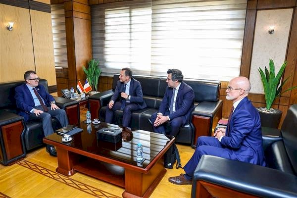 وزير التخطيط يبحث مع الجانب الفرنسي تداعيات الأزمة الجيوسياسية الراهنة