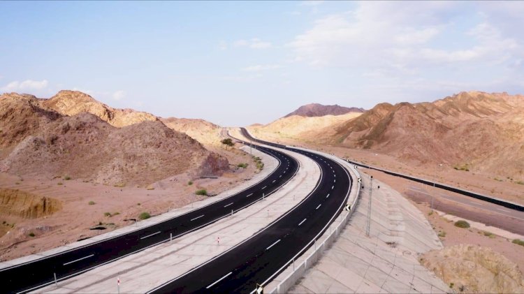 النقل: تنفيذ 7 ممرات لوجستية ومشروعات كبرى لربط سيناء بالموانئ ودعم التنمية الشاملة